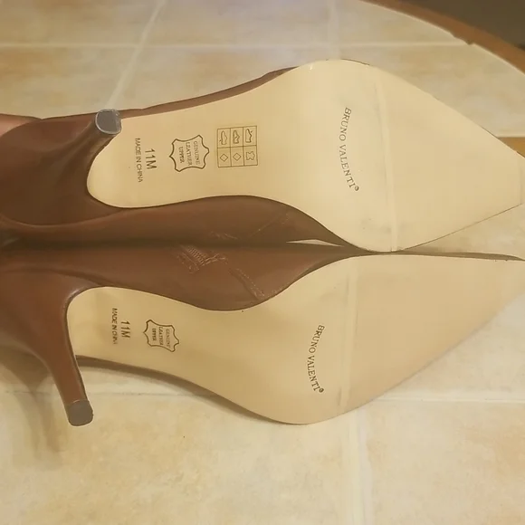 NWOT Bruno Valenti 3' cognac leather pointed toe bootie. Size 11 Unboxed - Picture 5 of 5